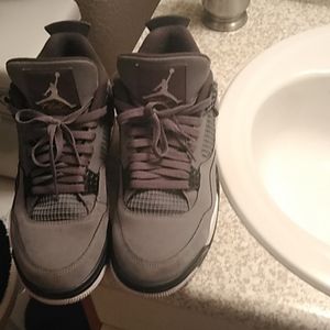 Jordan retro 4's size 10.5
